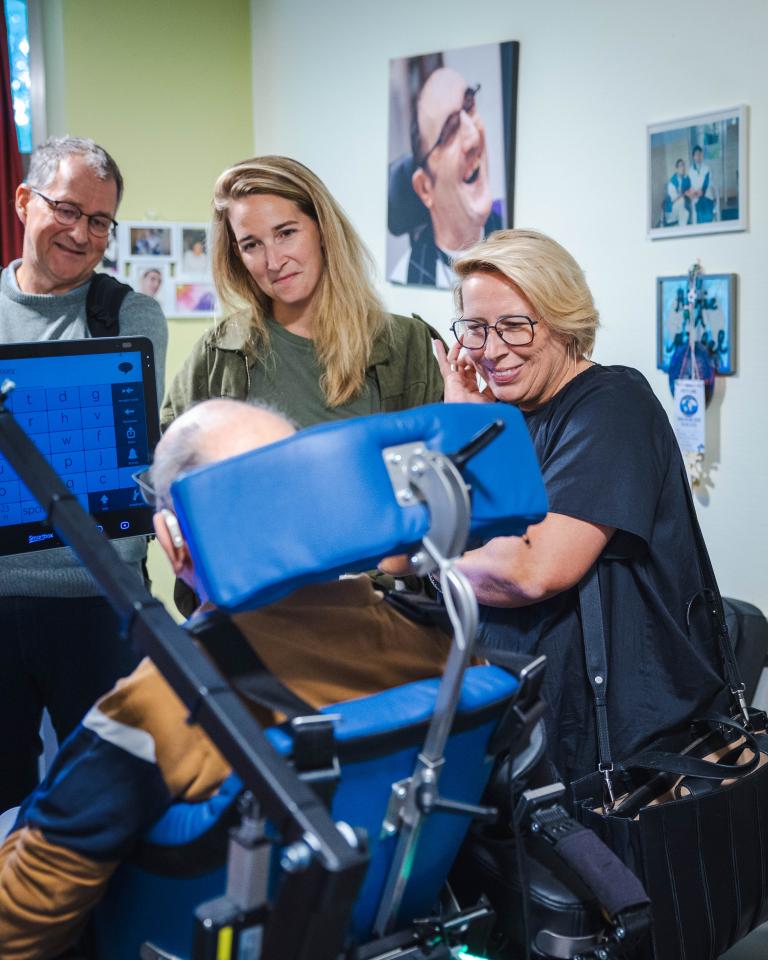 Ook Vlaams parlementslid Gianna Werbrouck (midden) en Marc Sevenhant (links), verantwoordelijke cel zorgregie bij het Vlaams Agentschap voor Personen met een Handicap, waren aanwezig. 
